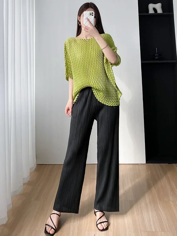 Miyake Style Pleats T-shirt Women's Summer 2025 New High-end Pleated Loose Large Yards Thin Bat Sleeve Round Neck Pullover Tops