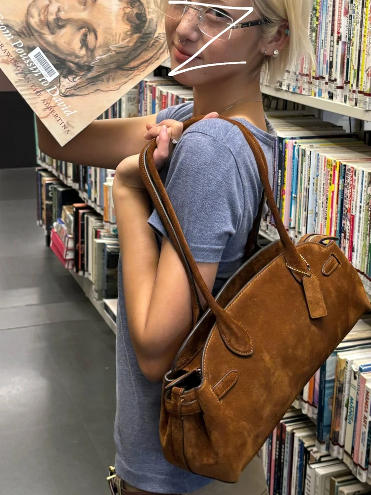 

Весна-лето 2026: Ретро-сумка из высококачественной замши, большая вместительная сумка для поездок на работу, универсальная сумка через плечо, повседневная, простая, элегантная.