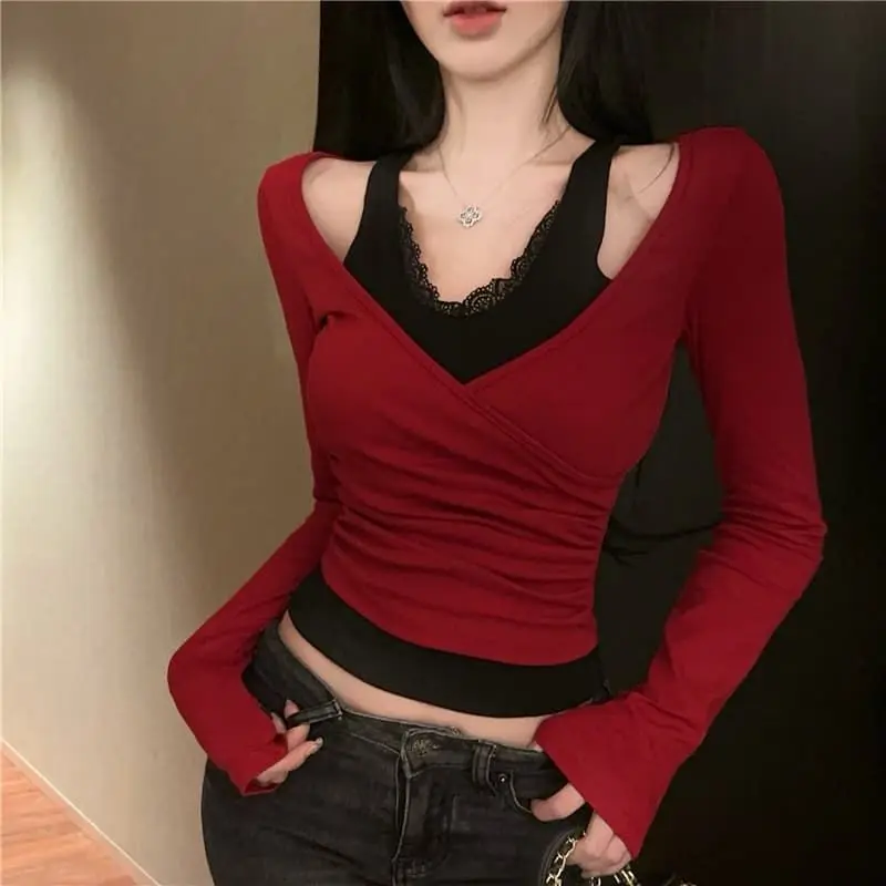 

Fake Two Slim Fit Base Shirts for Women's Spring 2025 New Style, Waist Pinching and Inner V-neck Top