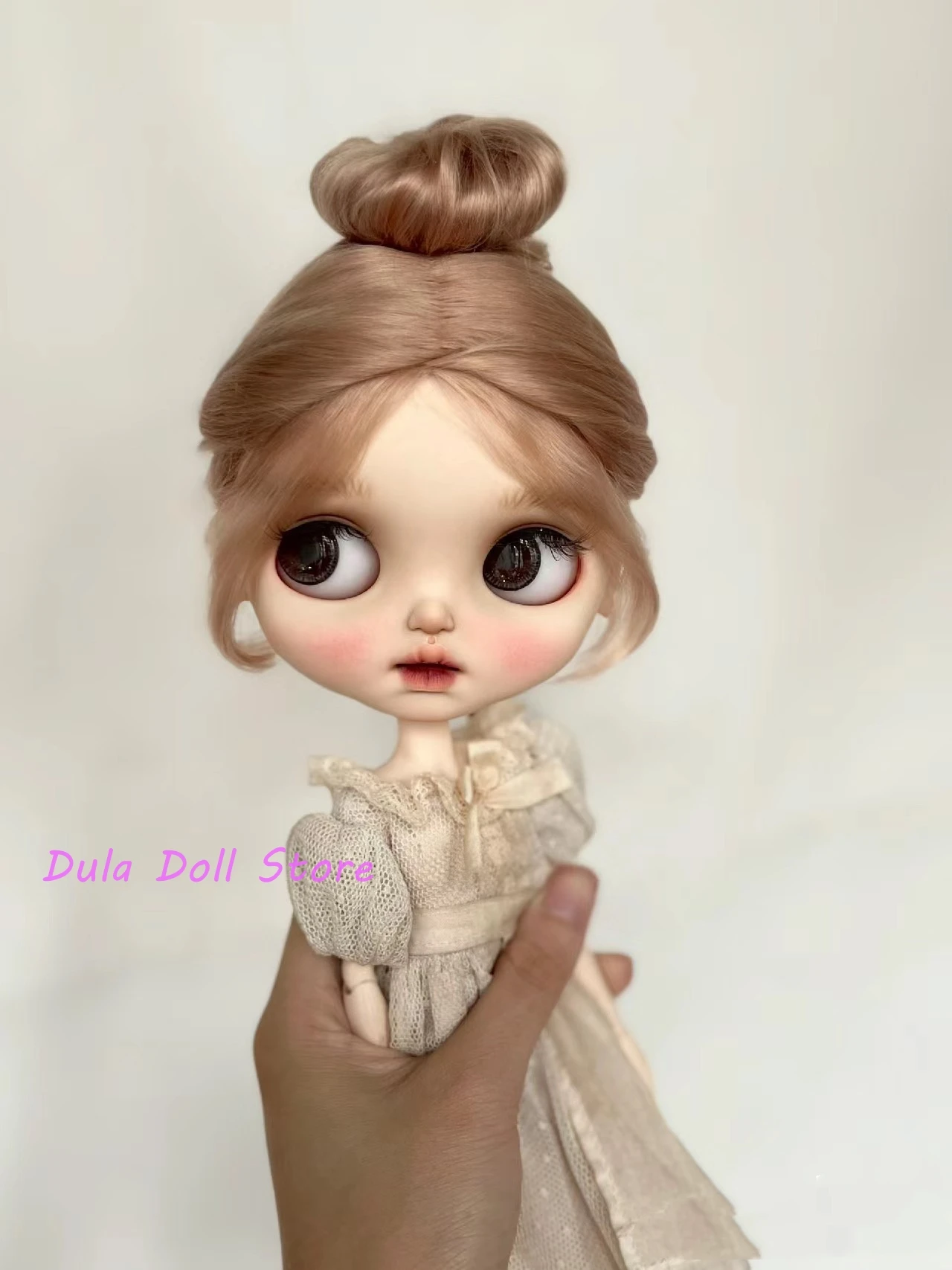 Dula Doll Wigs for Blythe Qbaby natural Mohair Bun on the top of the head hair hard seams for 9-10 inch head