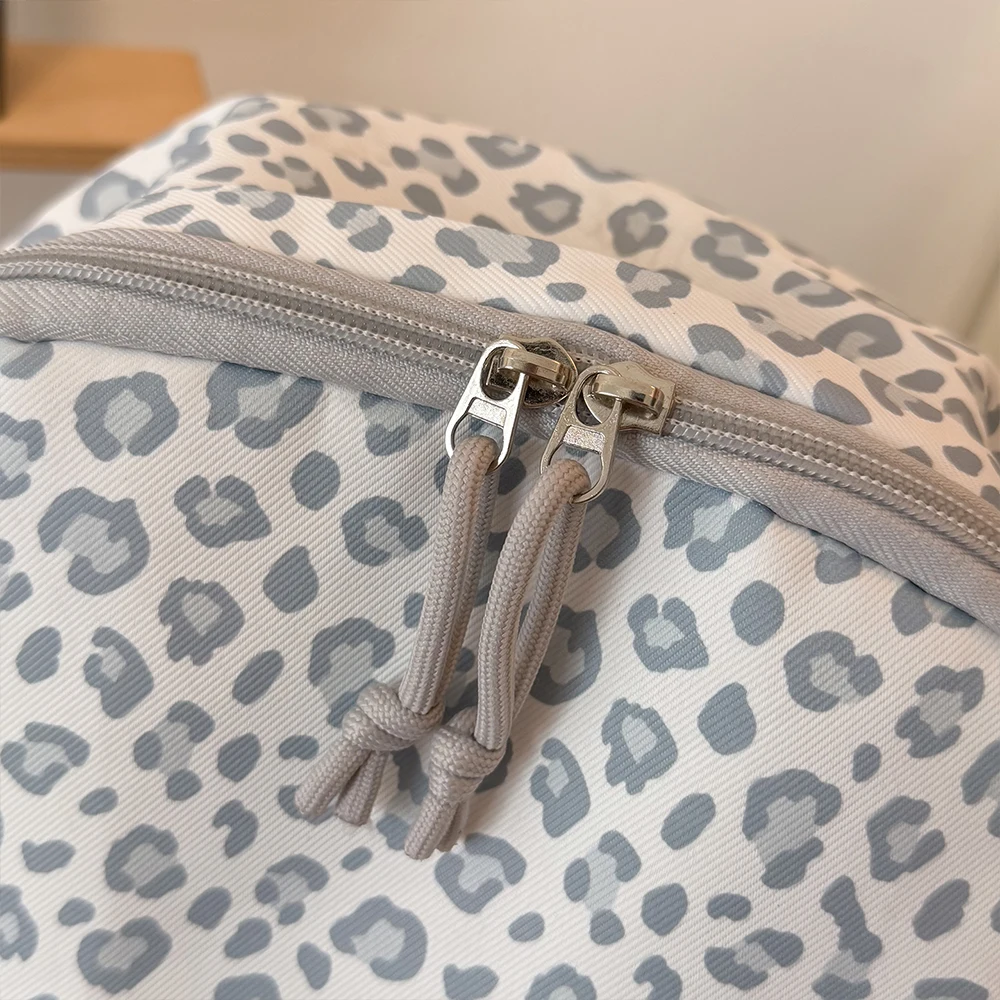 Leopard Print Backpack Casual Daypack Leopard Pattern Multi Pocket Soft Nylon Rucksack for Daily Stroll Weekend Outing Street Sh
