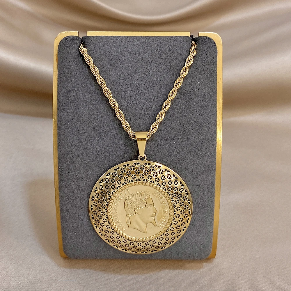 Freetry Classic Non Fade Stainless Steel Choker Necklace Women Golden Portrait Statue Round Pendant Necklace Party Jewelry Gift