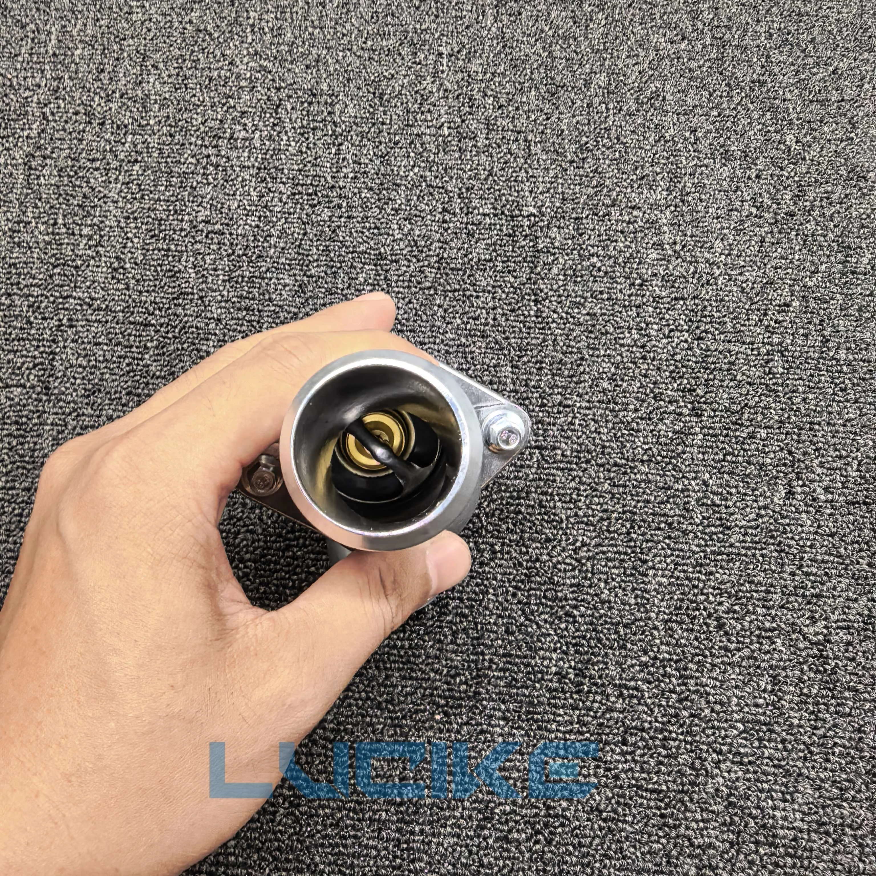 Engine Coolant Thermostat Housing Assembly For Jaguar S-Type XF XJ XJS XJ6 X200 X400 X250 X350 AJ813558 AJ81766