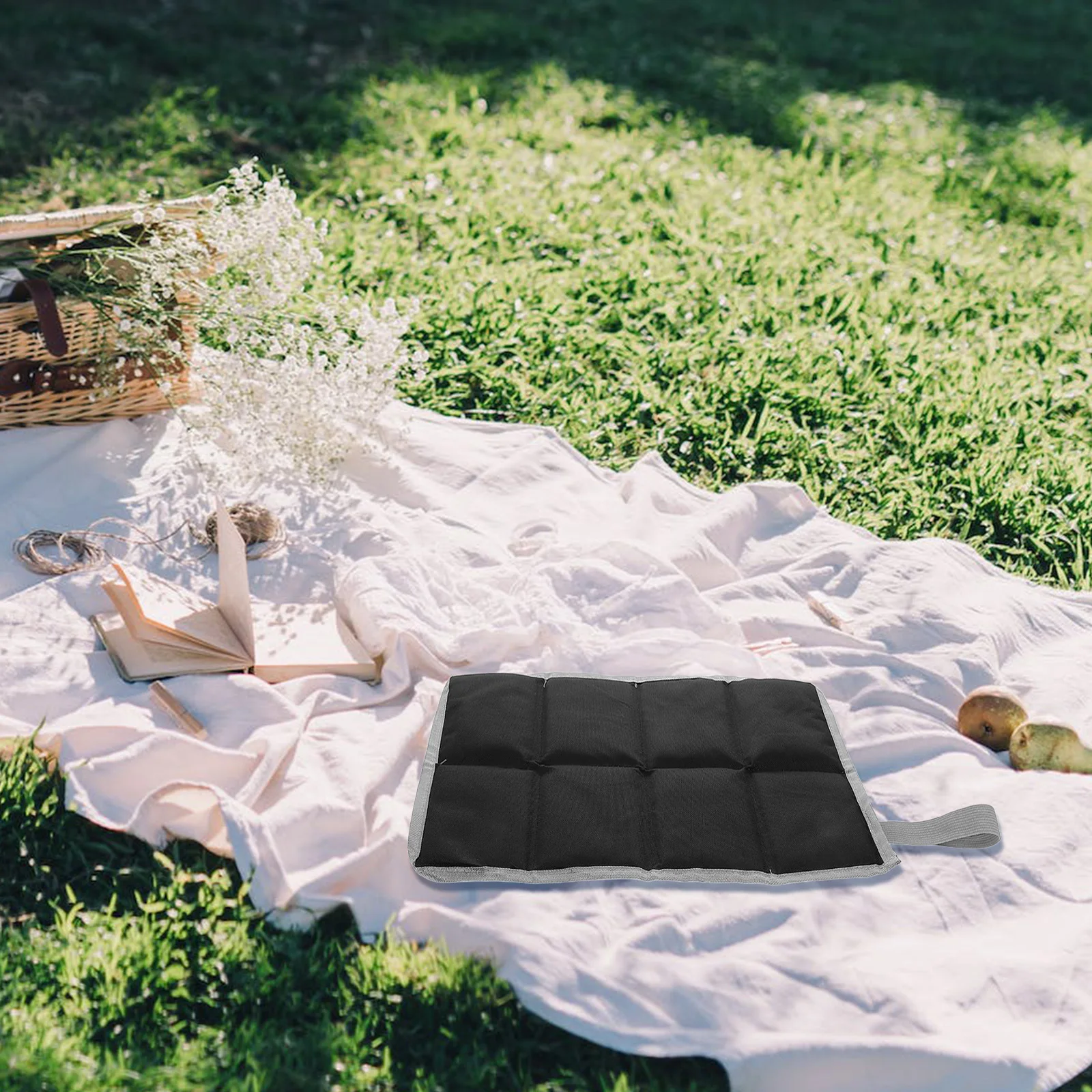 

Outdoor Oxford Cloth Folding Cushion Thickened Pearl Cotton Seat Pad for Hiking Camping Picnic Waterproof Sitting Mat