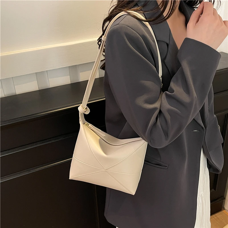 

Высококачественная женская большая сумка из тонкой кожи с высококачественным известным пригородным образцом