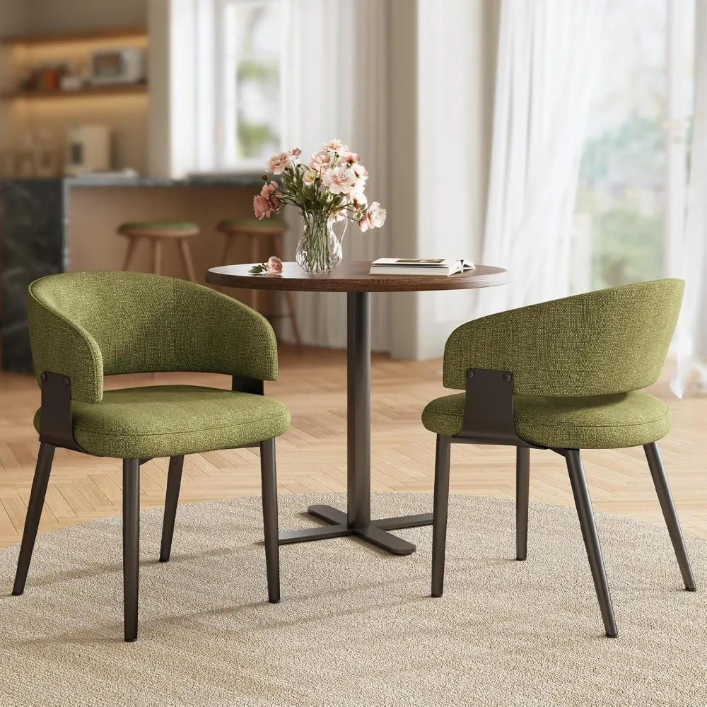 زوج من كراسي تناول الطعام المصنوعة من القماش المنجد الحديث مع نمط أسطواني ومساند للذراعين وتصميم خلفي منحني للمطبخ