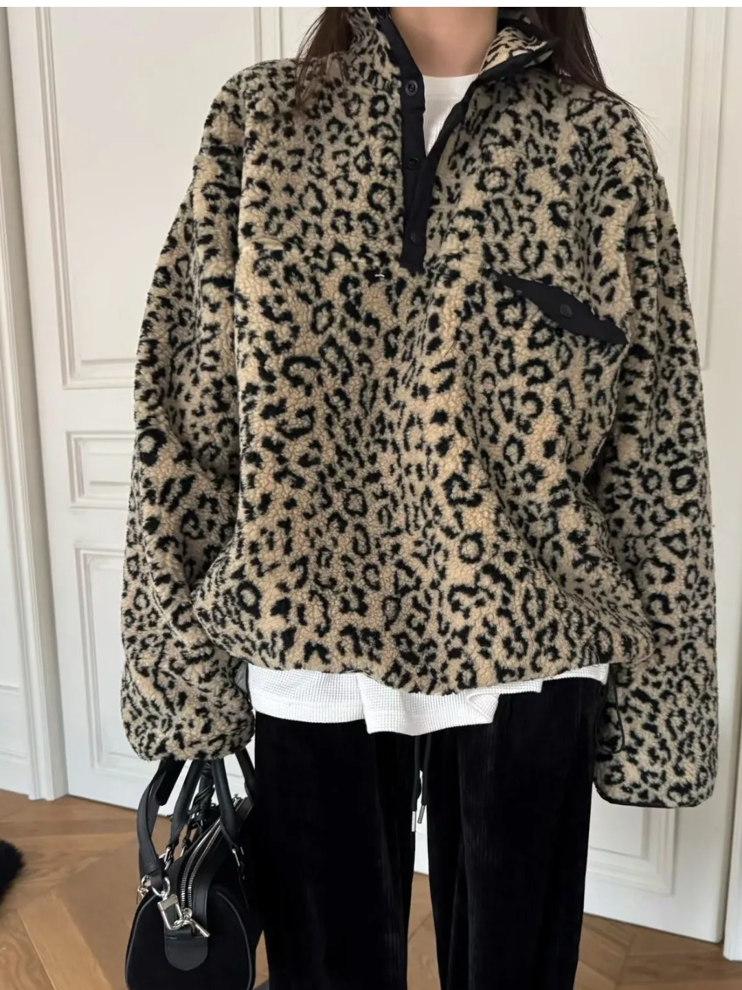 

Winter Thickened Lamb Fur Sweatshirt Women's Outerwear Casual Loose Fit Long Sleeve Zipper Closure Hoodie Fashionable Tote De...