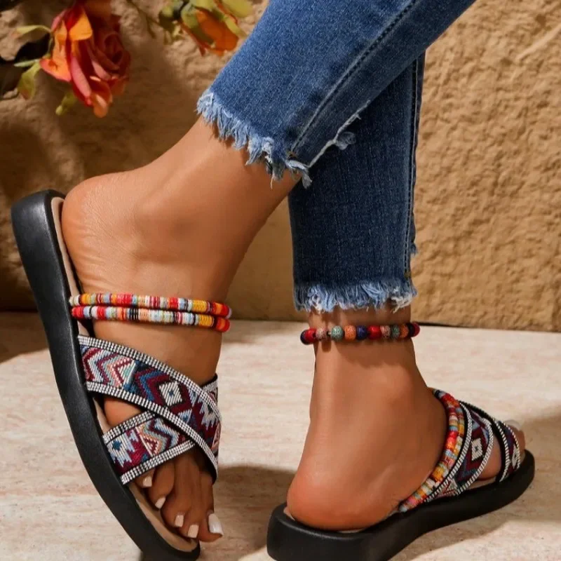 Лето 2024, женские разноцветные босоножки на низком каблуке, повседневные уличные универсальные тапочки для пляжных путешествий и повседневные модные тапочки