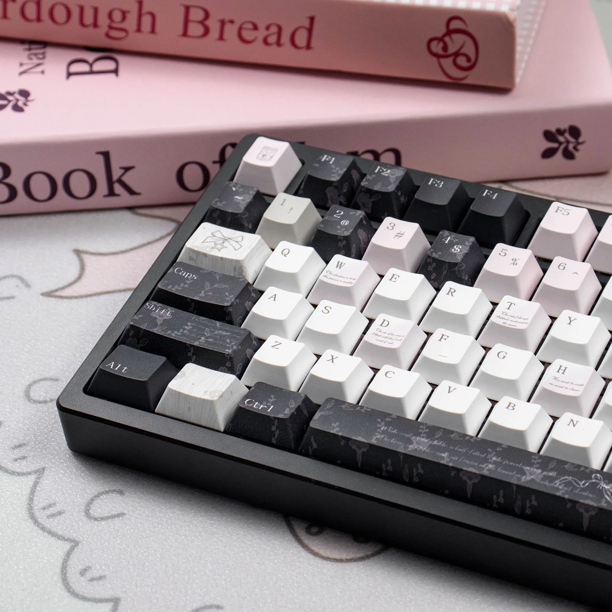 Pink Cute Keycaps Dye-sub Cherry profile PBT keycaps sets Customized Girls key caps For MX 61/68/96/104 Mechancial keyboard