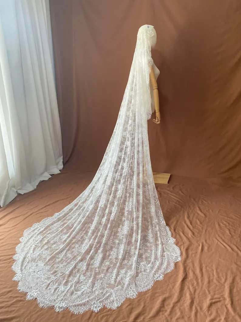 white-ivory-wedding-veil-chantilly-lace-bridal-veil-wedding-accessories-handmade-custom-cathedral-length-veil