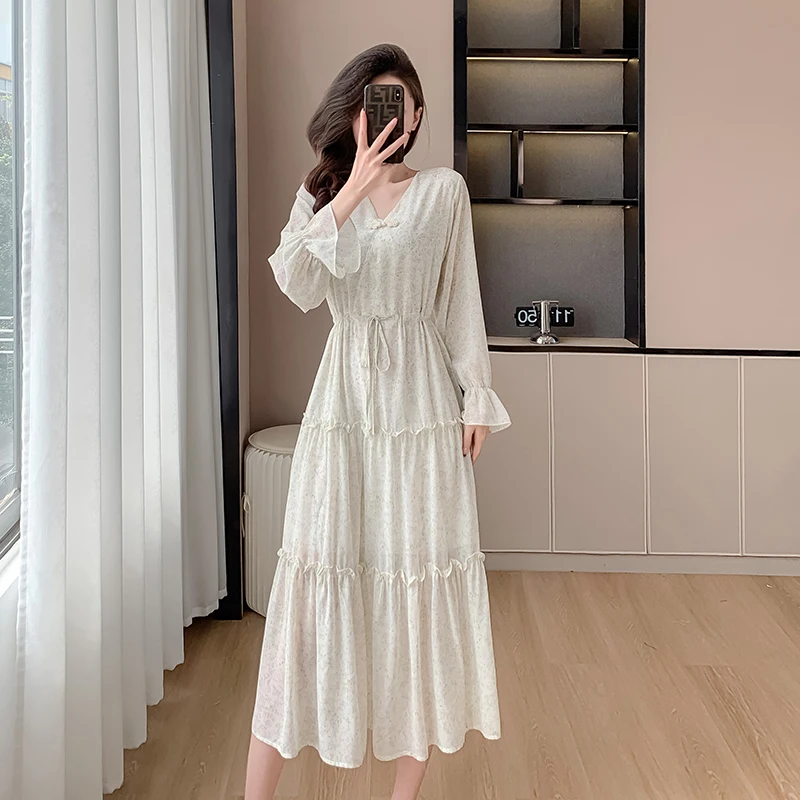 

Spring/Summer New Ivory White Printed Dress Vintage Sweet V-Neck Button Design Bubble Sleeves Fairy Long sleeved Dress