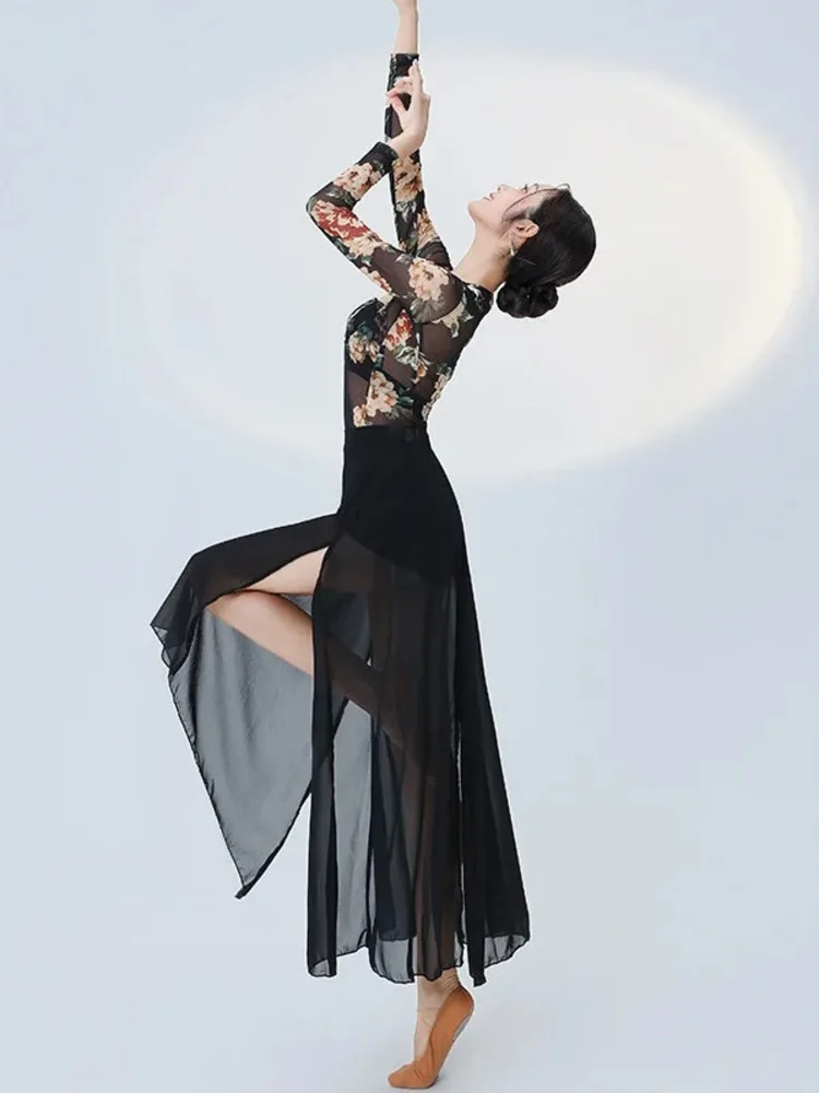 

Square Neck Mesh Patchwork Romper with Split Hem Skirt – Elegant Classical Dance Set for Stage Performance Clothes