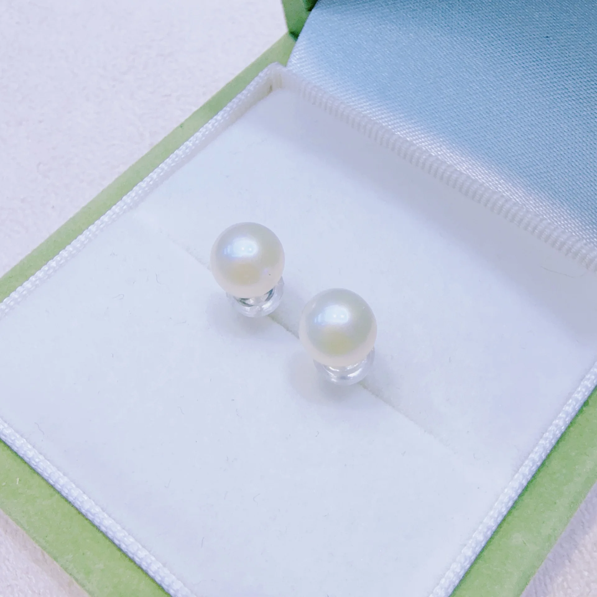 

Classic AAAA6-7mm Natural South Sea Round Pearl Earrings 925s