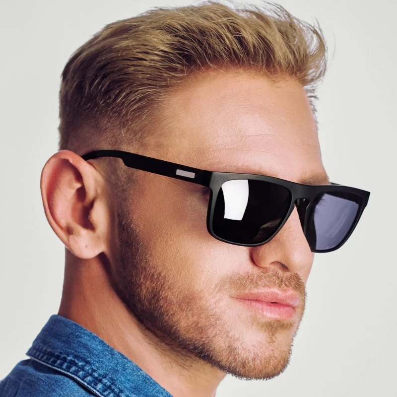 BLUEMOKY 2025 النظارات الشمسية المستقطبة الرجال مربع غير قابل للكسر TR90 إطار ألياف الكربون معبد UV400 حماية نظارات شمسية للقيادة