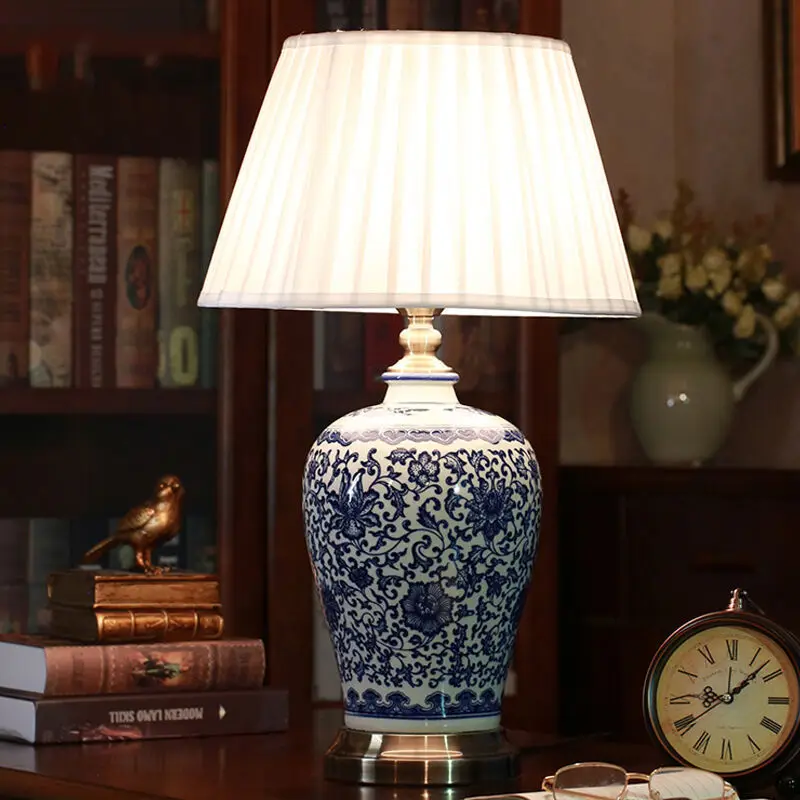 

Jingdezhen blue and white porcelain creative ceramic desk lamp bedroom bedside lamp B & B room Chinese club hotel decorative