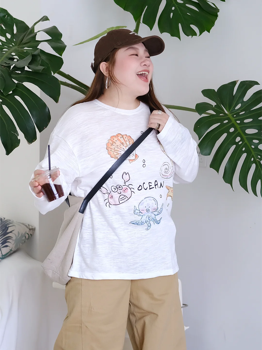 

Свободная футболка с длинным рукавом и круглым вырезом, однотонная, с мультяшным принтом, в корейском стиле, больших размеров, стройнящая, универсальная, женская.