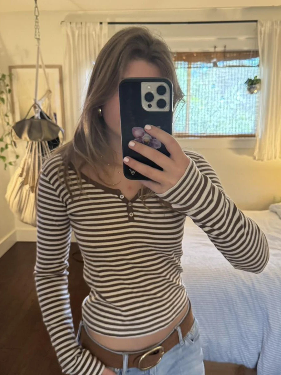 

Brown Striped Slim Long Sleeve T-shirt Women Three Buttons Scoop Neck Short Tee Shirts Autumn Vintage Casual Sweet Crop Tops Y2k