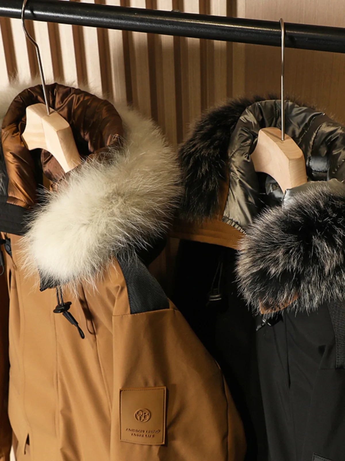 

Высококачественный роскошный серебряный меховой воротник 90, зимняя мужская уличная ветрозащитная повседневная пуховая куртка с капюшоном