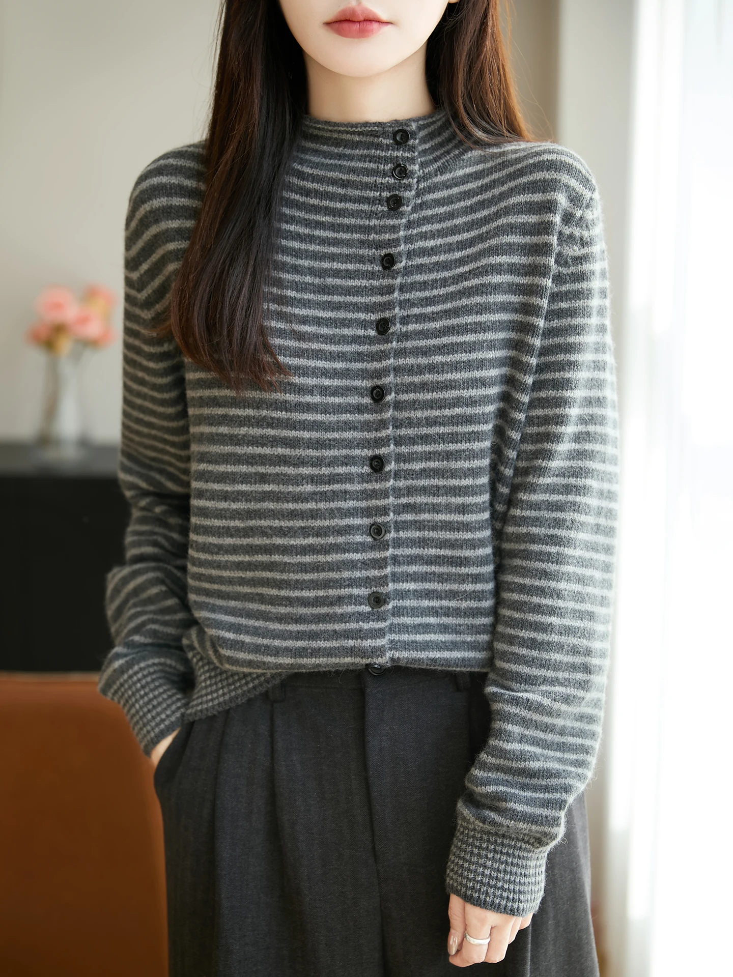 カジュアルストライプニットオープンカーディガン女性の多用途セータージェットスリムレジャーレトロファイオンソフトロングスベトップ