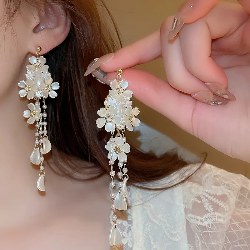 Rhinestone Pearl Tassel Earrings for Women French Romantic Flower Drop Earring Commute Exquisite charms Jewelry Wholesale