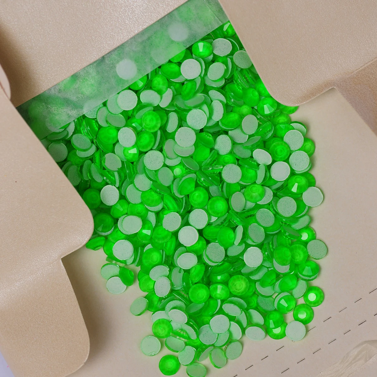 YANRUO 2058 Nicht-elektrische Neon-Strasssteine, nicht heißfixierbar, fluoreszierende glänzende Kristalle für Nagelkunst-Dekoration. – Detail 7