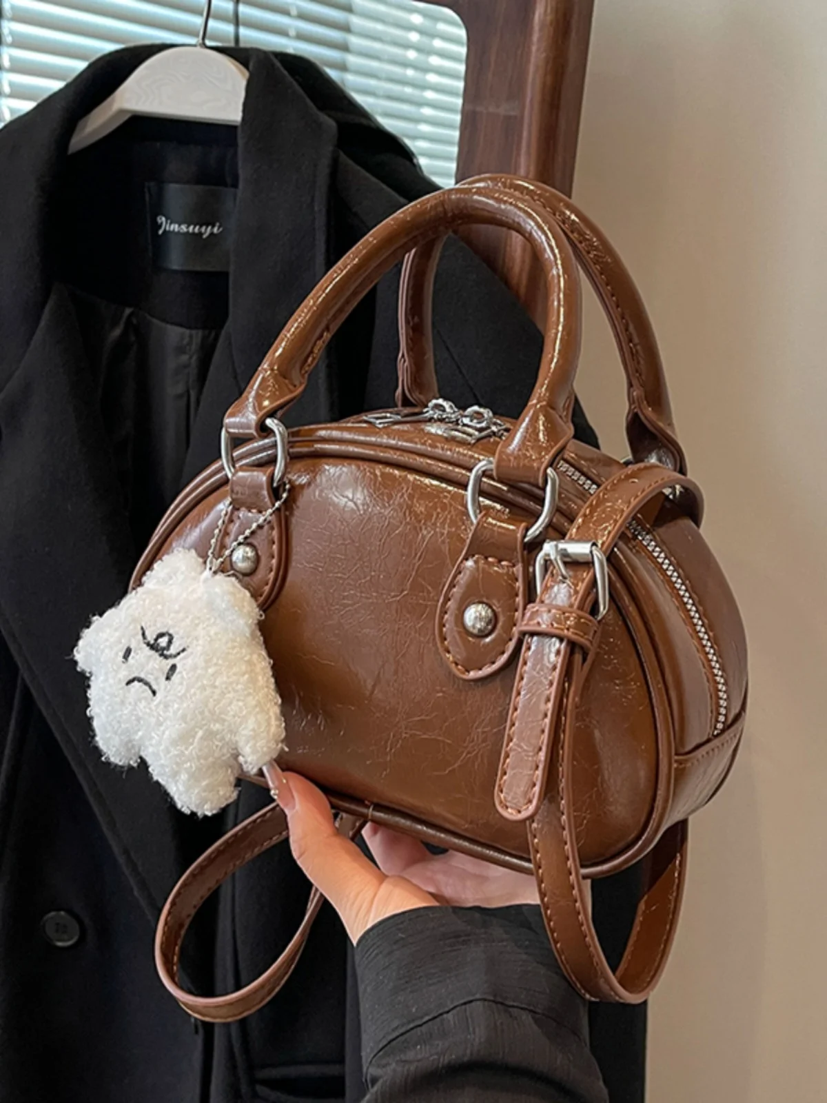 High Sense Oil Wax Leather Small Bag Women 2024 New Versitile Fashion Ins Messenger Bag Portable Super Hot Small round Bag