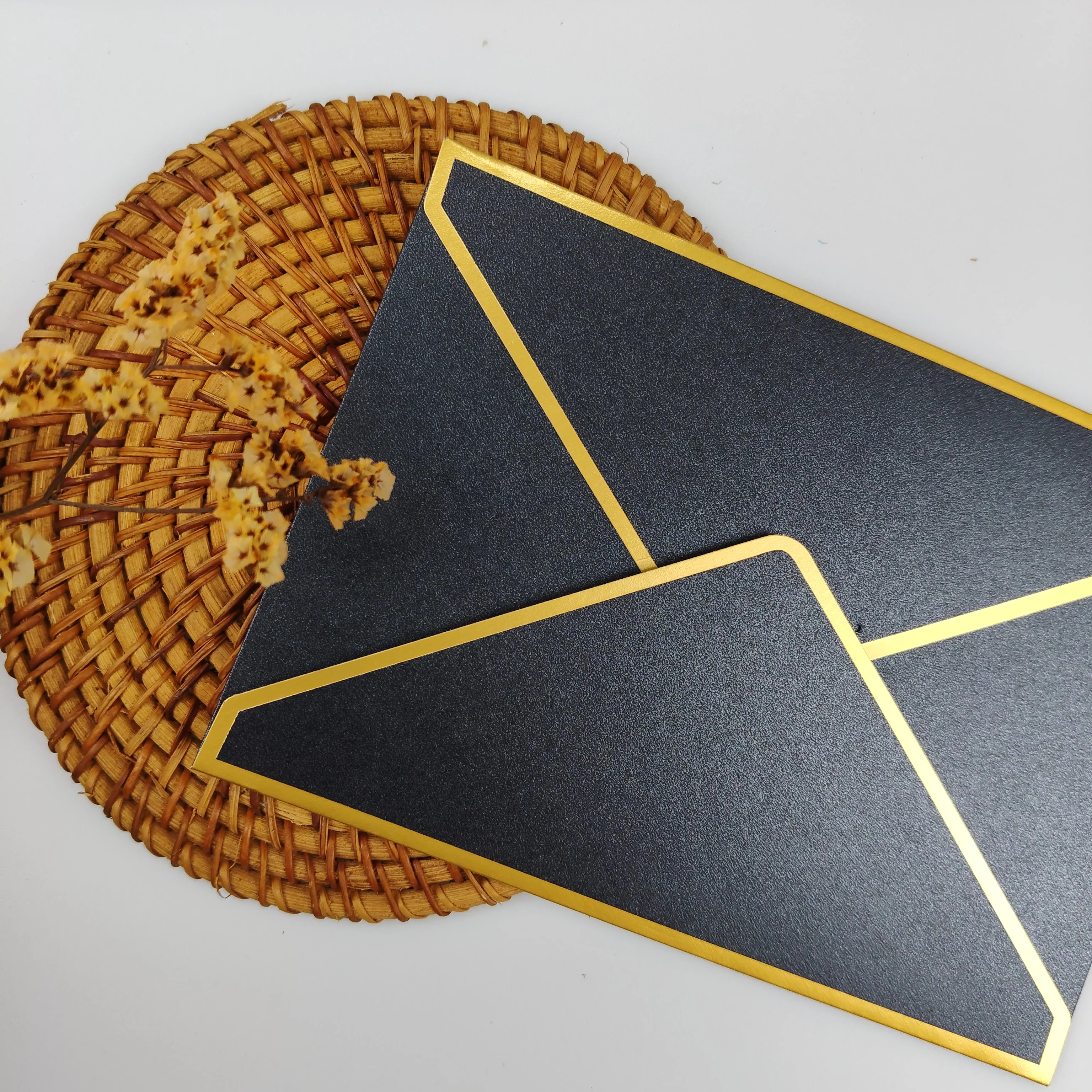 10 قطعة النمط الأوروبي اللون الغراء ورقة الساخن ختم دعوة اللون كرتون المغلف الذهب حافة مغلف صغير