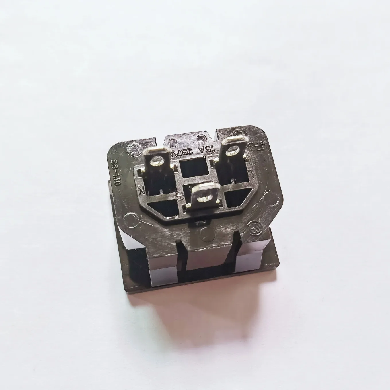 

Original new 100% female seat power socket iec female seat SS-130-PC-NEW 15A 250VAC power switch SS-130