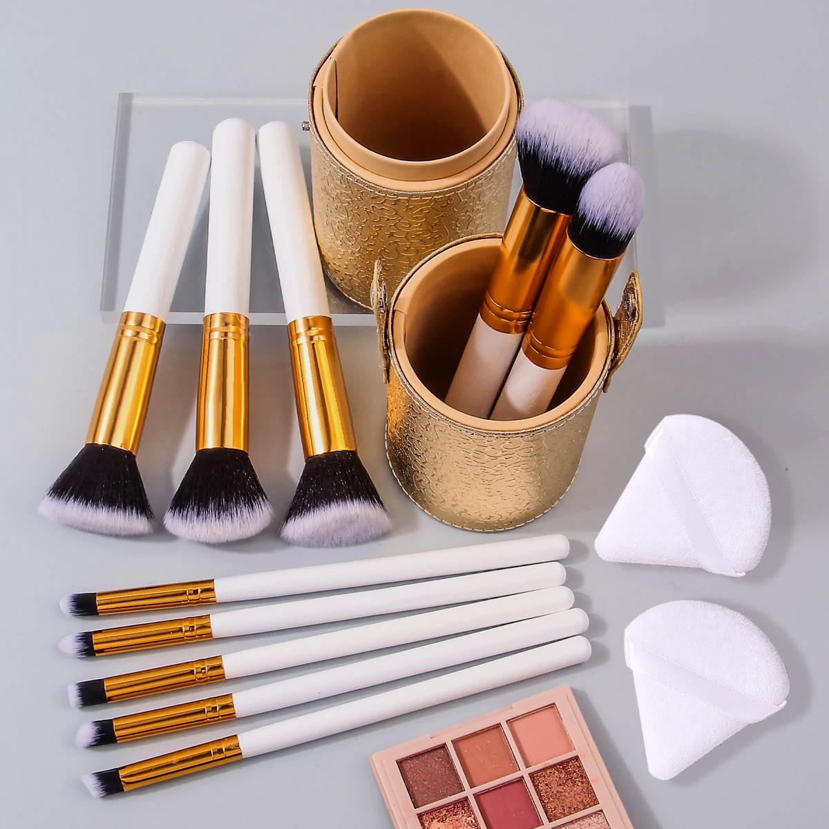 Ensemble de pinceaux de maquillage multifonctionnels à poils souples, manche en bois, bouffantes de poudre triangulaires et seau de rangement portable avec couvercle, 13 pièces