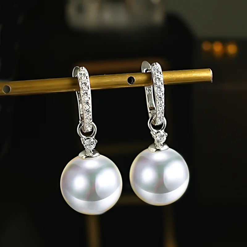 Cold light artificial mother of pearl 925 pure silver earrings set with retro, niche and versatile socialite style accessories