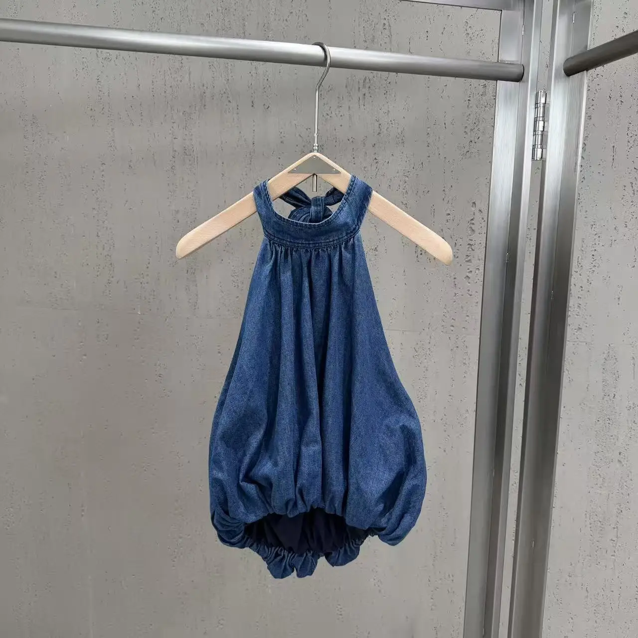 High Street Jean 2pcs Set Women's New Hanging Neck Backless Tank + Flower Bud 7-inch Pants Denim Suit