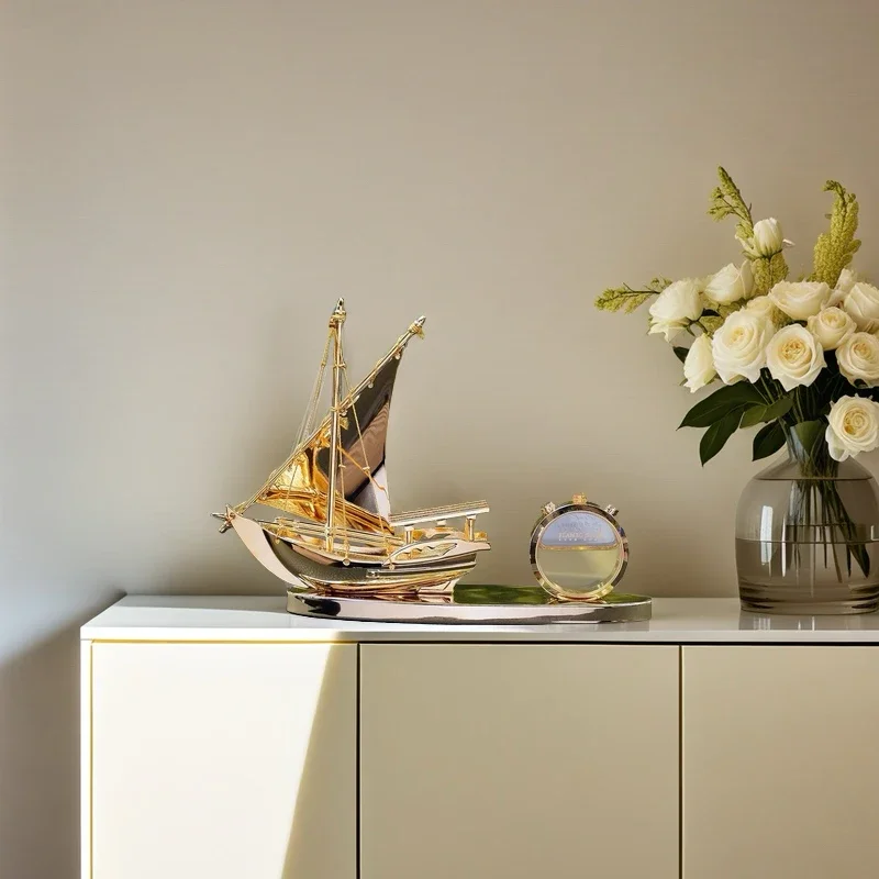 

Golden Metal Sail Crafts Perfumery Decorative Cruise Ship Desktop Ornaments for Creative Home Decor
