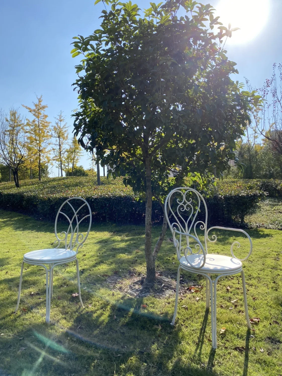 French country wrought iron distressed outdoor table and chair set, white-green garden courtyard balcony living room round table