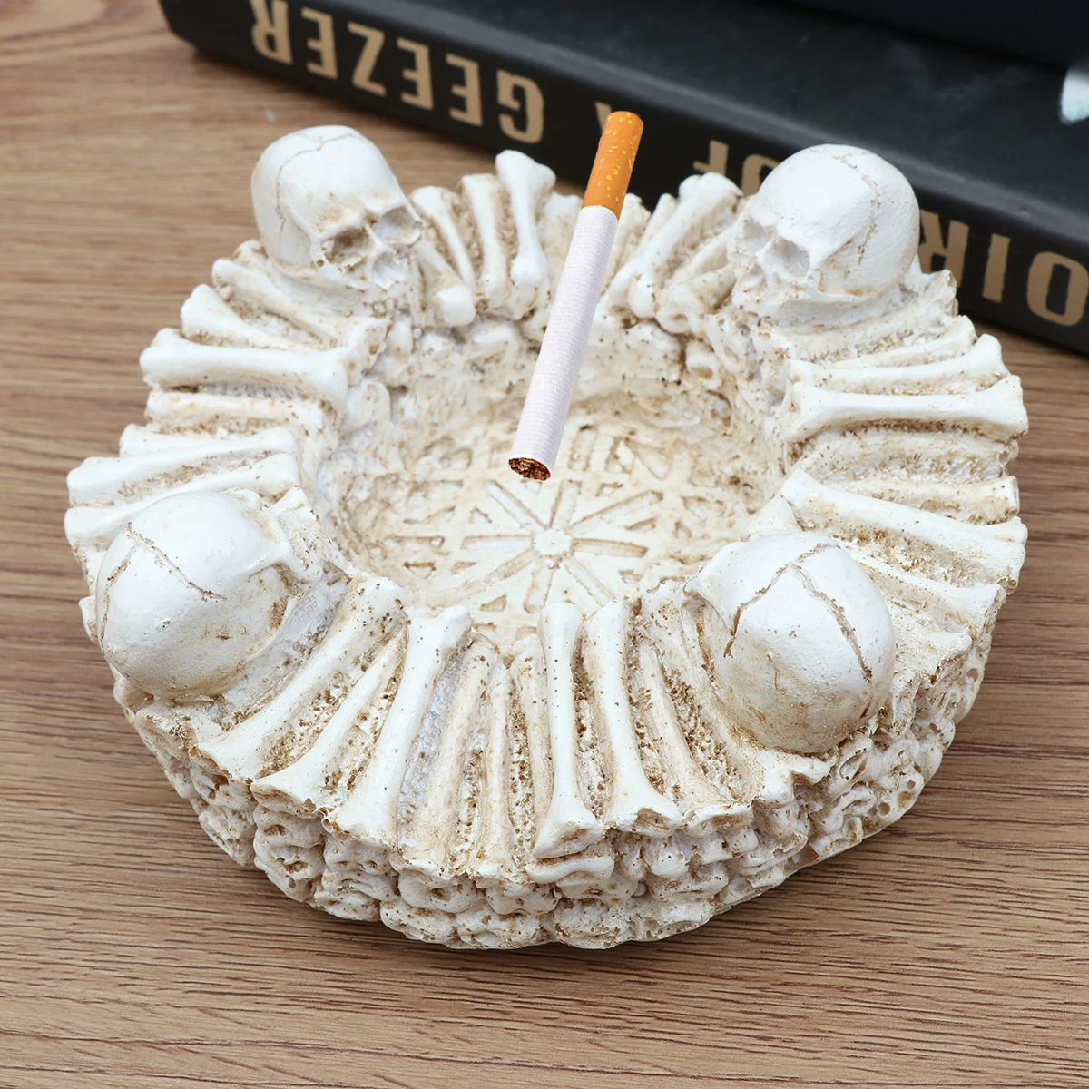 

Gothic Ashtray Skull Ornamental Ashtrays Bone Design Resin Desk Halloween Decoration