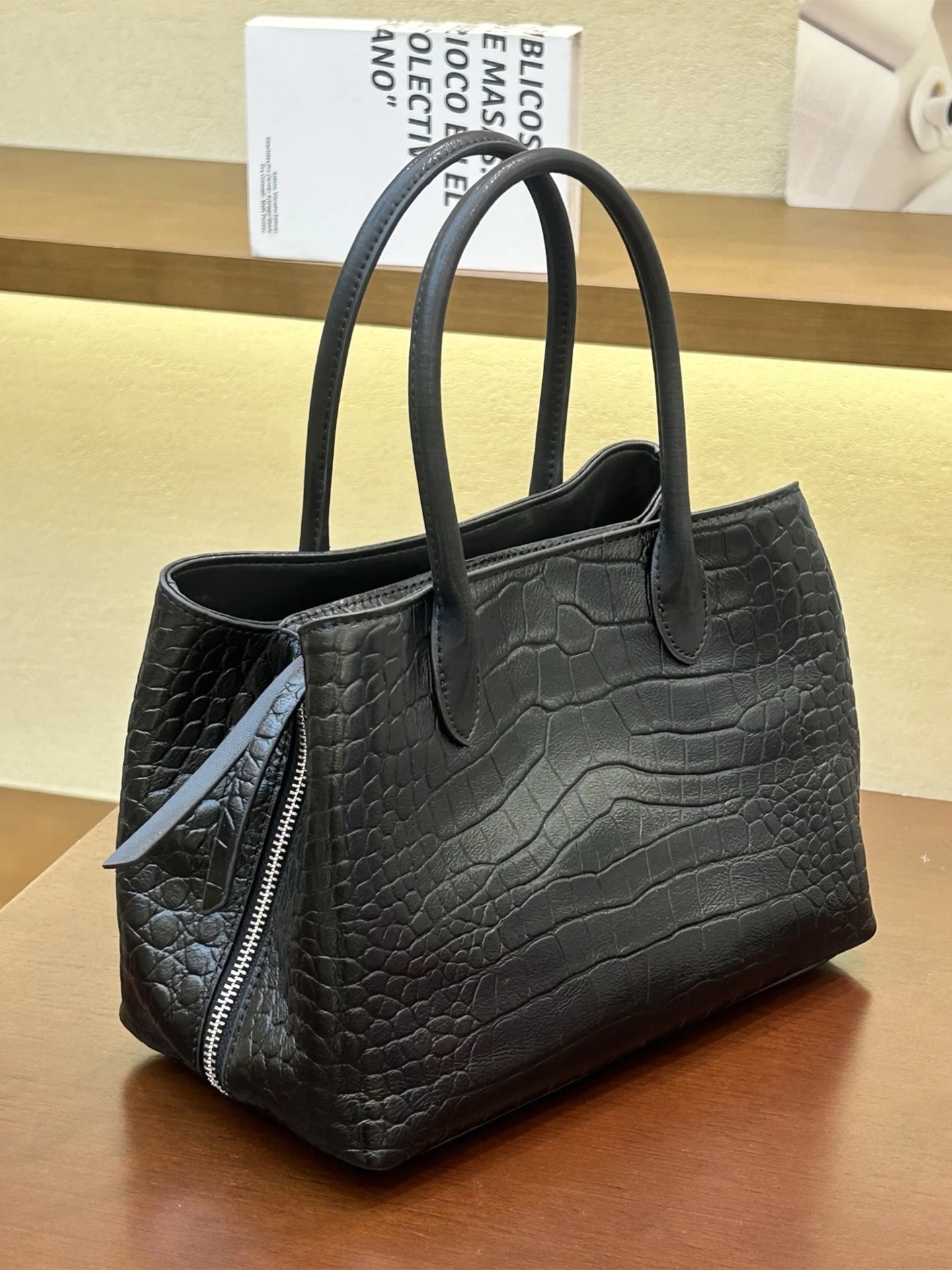 Crocodile Grain Genuine Leather Handbag 26cm Woman Luxury Feel Premium Feel Commuter Bag Black Brown Retro Top-Grain Leather