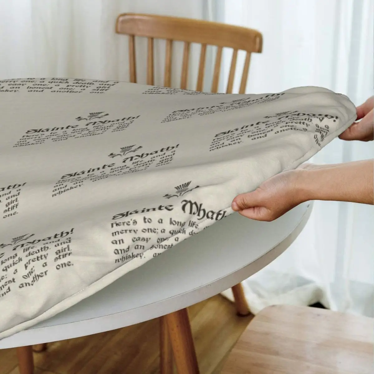 Slainte Mhath - Scottish Toast - With Thistl Waterproof Round Tablecloth Table Cloth for Kitchen Events Dining Table Cover