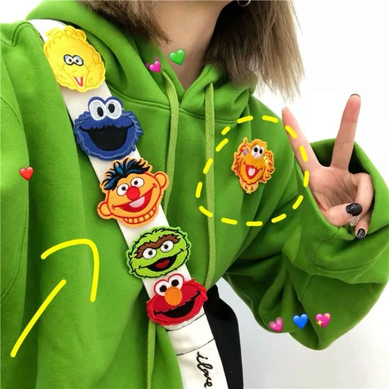 Cute Sesame Street animation peripheral brooch creative diy school bag clothing pin personalized decorative badge pendant gift