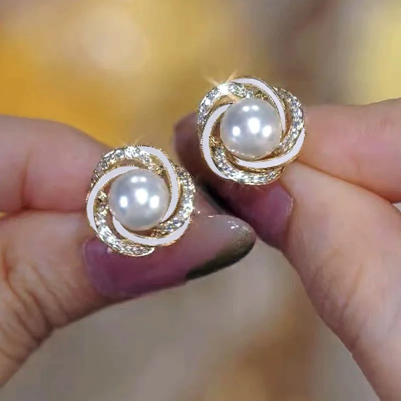 New Women's Exquisite and Compact Earrings with a High Quality and Elegant Versatile Style