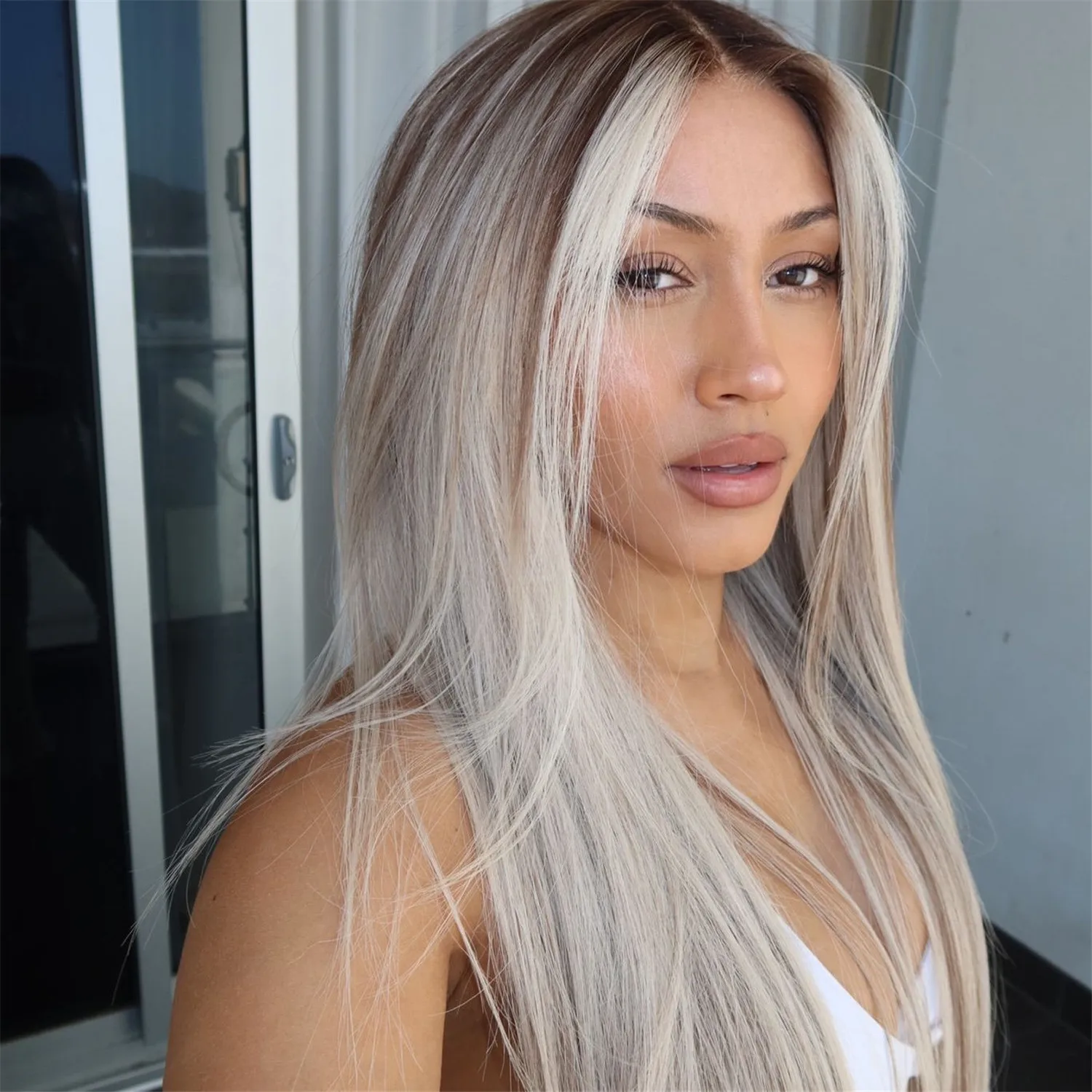 

Синтетический парик 13*4 HD Lace Front, длинный прямой, цвет омбре: ледяной платиновый блонд с серым и темными корнями, карнавальный парик, распродажа