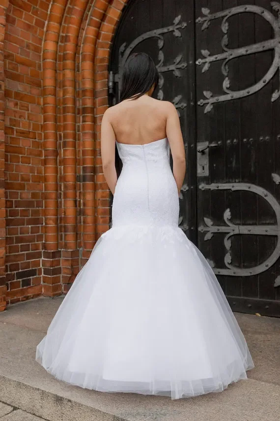 Vestido de novia de sirena de encaje con corsé y falda de tul Vestidos de novia elegantes hasta el suelo con escote en forma de corazón sin espalda blancos