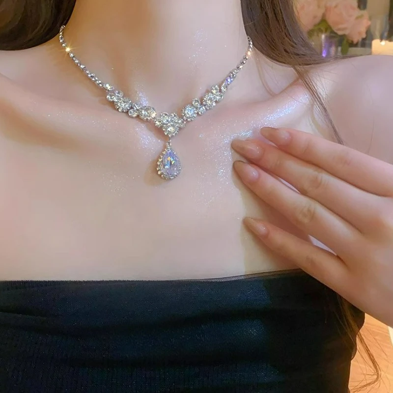 Collier en diamant flash en Zircon pour femmes, haut de gamme, léger, niche de luxe, chaîne de clavicule