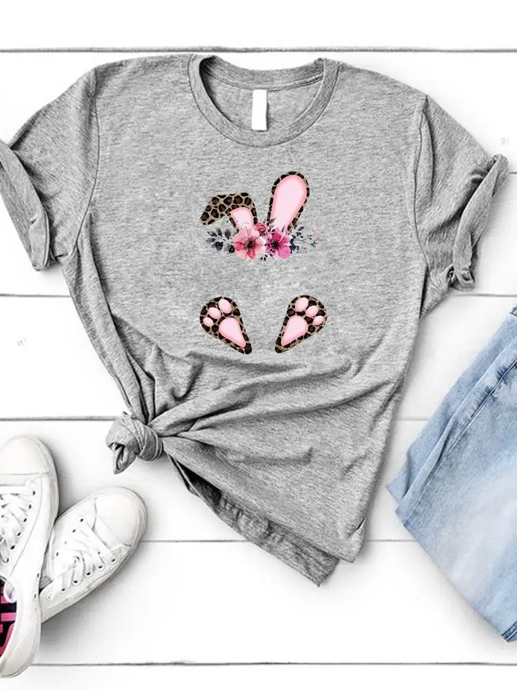 

Женская летняя футболка с коротким рукавом и принтом кролика и цветов