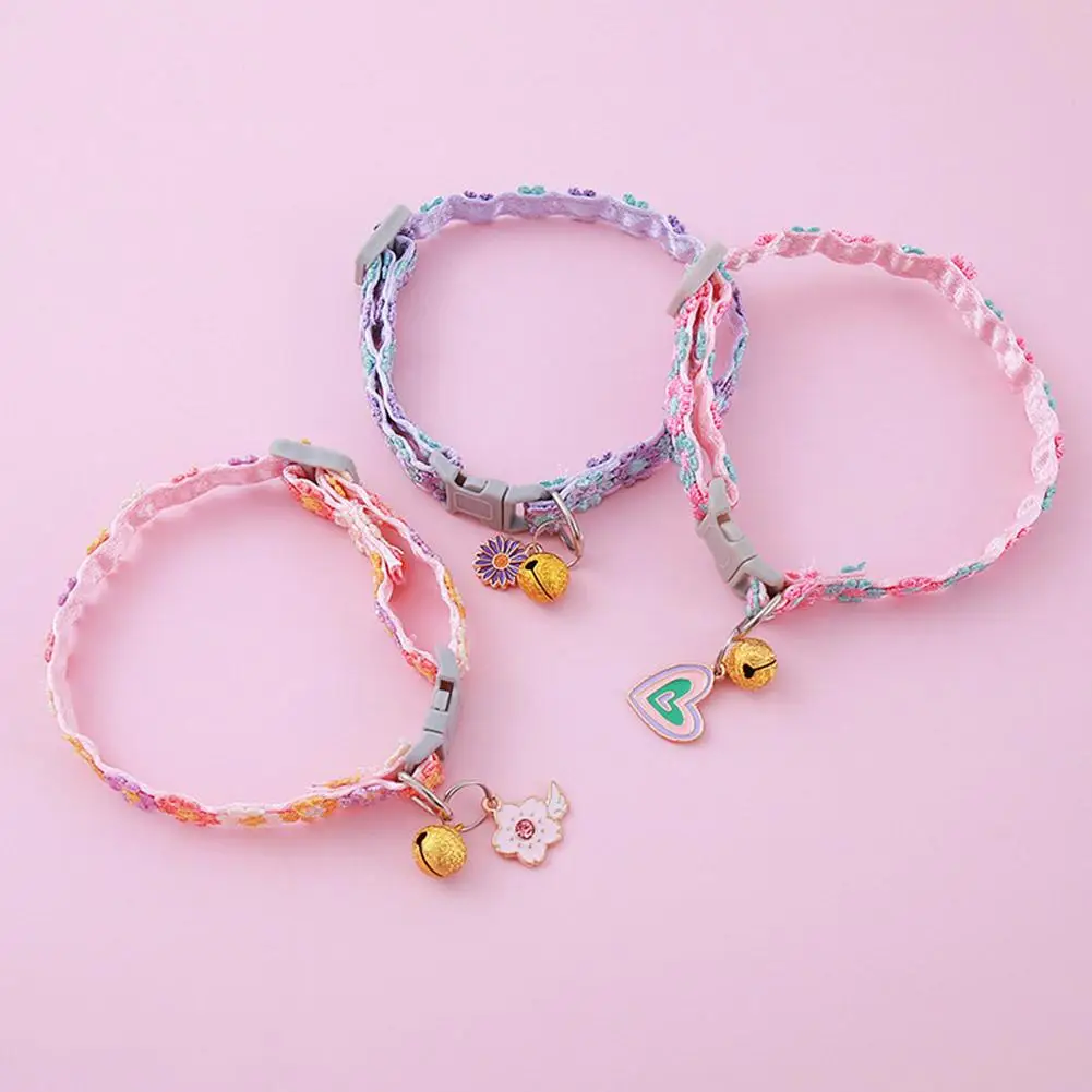 1 قطعة طوق زهرة الدانتيل الحيوانات الأليفة مع جرس ملون للقطط الكلاب موضة لطيف تصميم مريح مادة البوليستر حجم قابل للتعديل