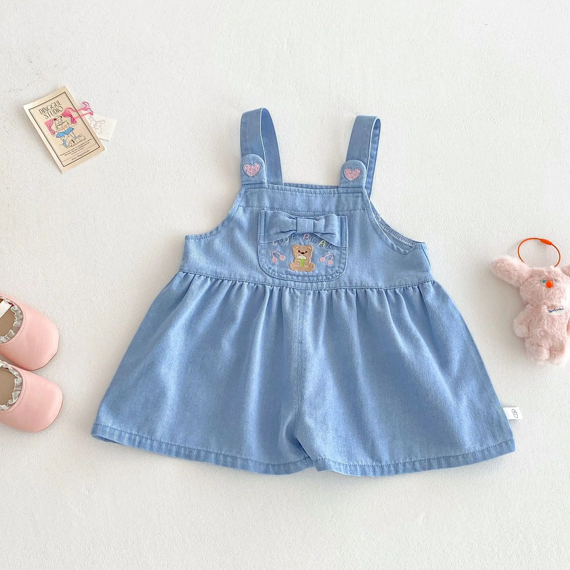 

Baby Girls Cute Denim Jumpsuit Pink Hearts Print Suspender Strap Pants Patch Bows Cartoon Print Loose Wide Leg Overalls 1-5Y