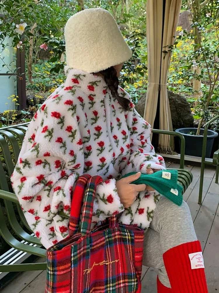 سترة شتوية نسائية جديدة بتصميم عصري مضاد للشيخوخة، دافئة وفرو مع نقش زهري، ياقة ملونة متعددة الاستخدامات، أسلوب عملي