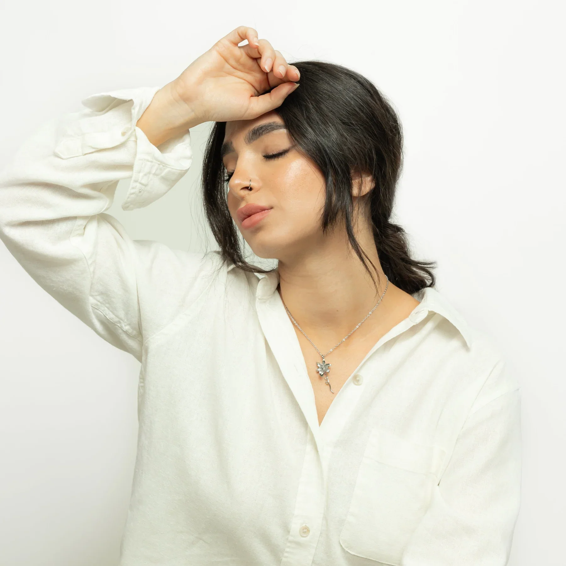 

Custom Lily Flower Pendant Necklace Personalized Silver - Plated Chain Jewelry With Delicate Floral Charm Unique Nature - Themed