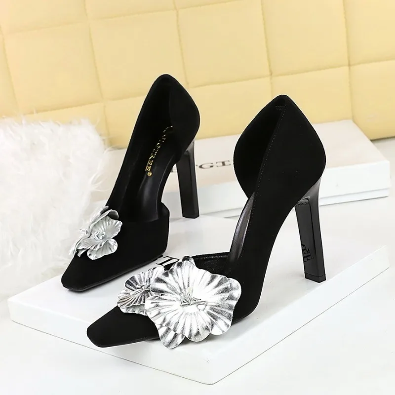 

Korean Style Women Pumps Autumn Flower Metal Buckle Square Toe Flock 10.5CM Square Heels Side Hollow Women Heels Sexy Party Shoe