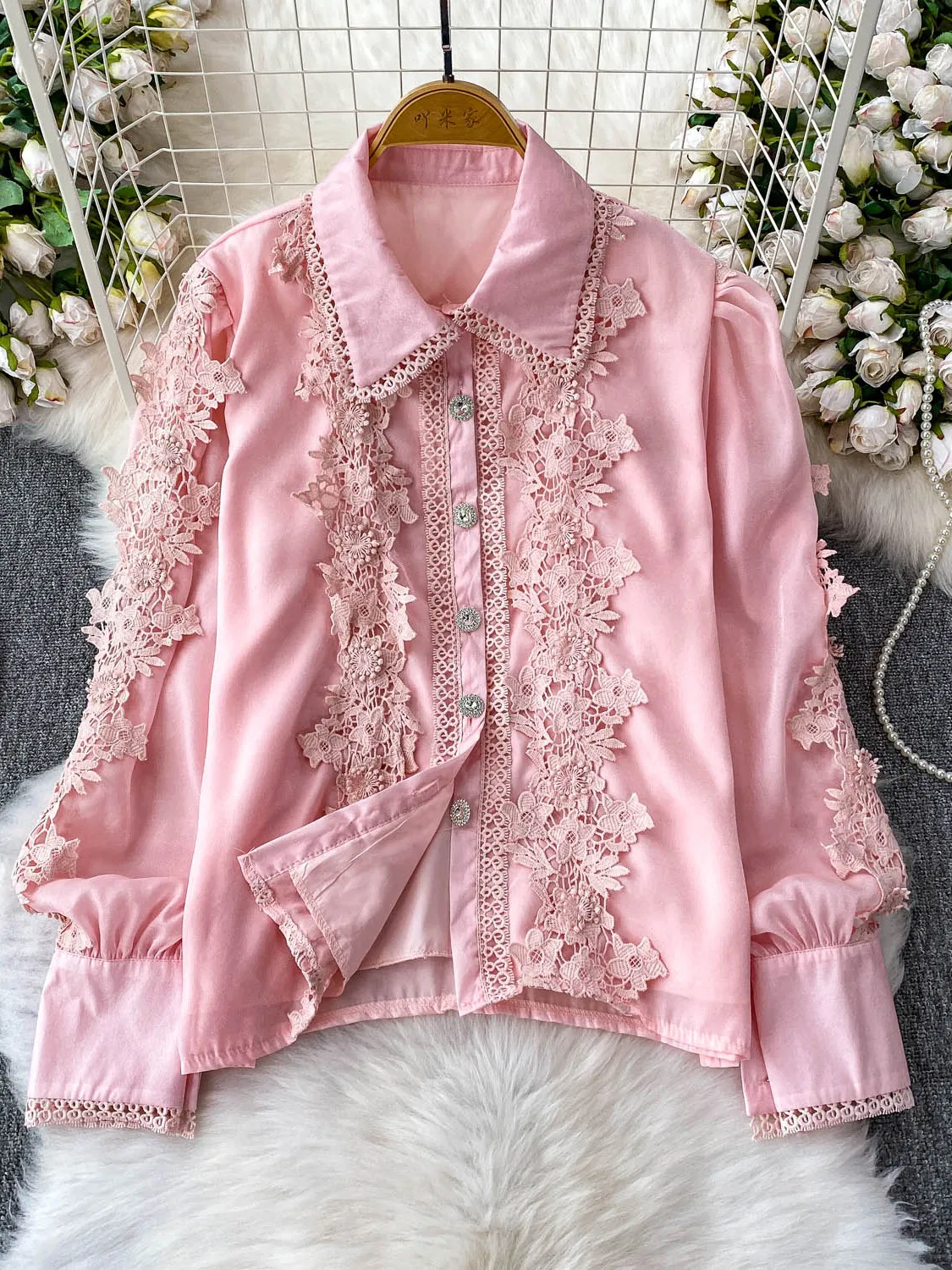 

Новинка 2026, осенняя женская винтажная рубашка с отложным воротником и длинными рукавами, вышитая кружевная лоскутная однобортная однотонная рубашка, топы