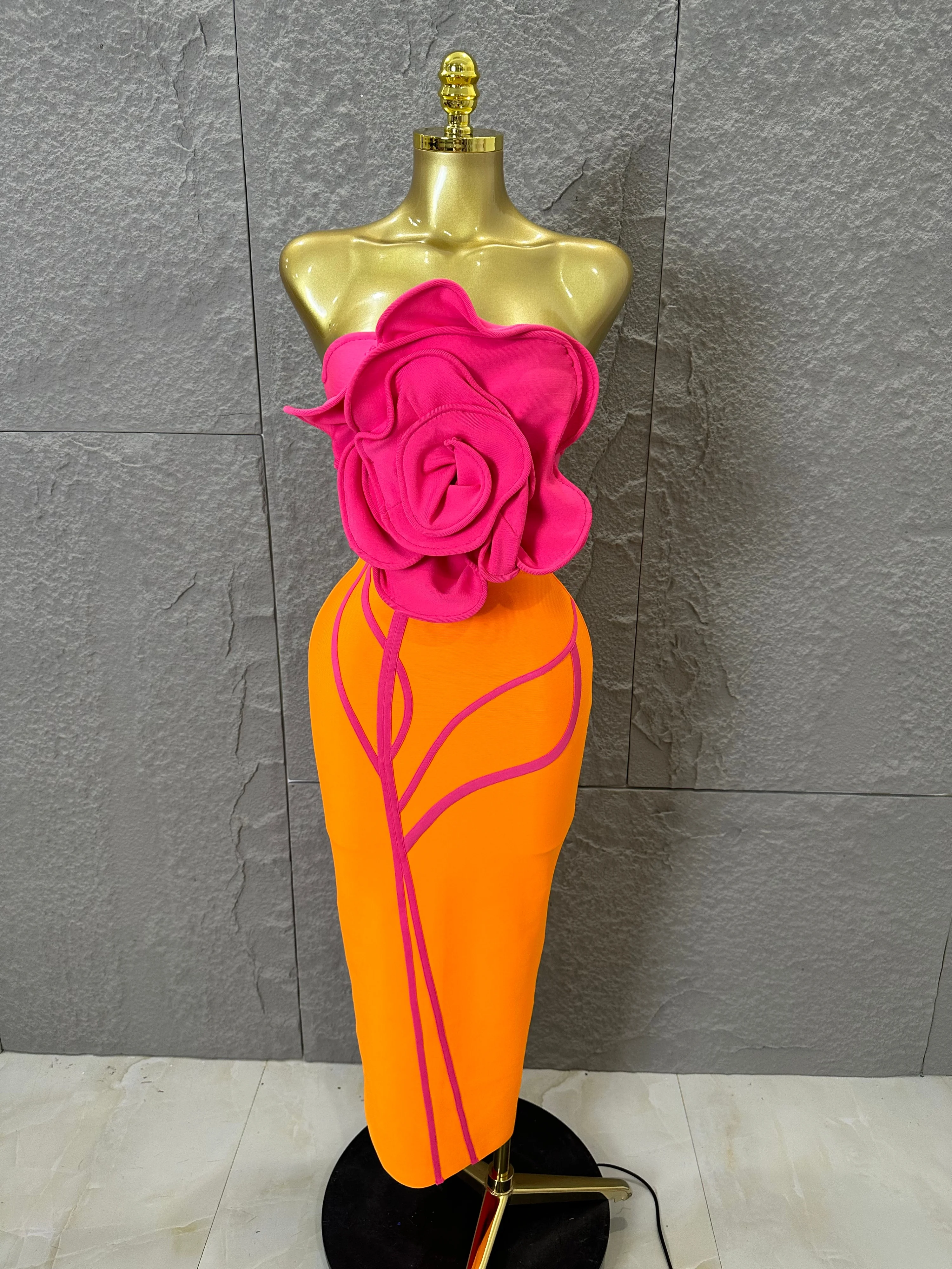 Elegantes Orange-Rosa Trägerloses Bodycon Midikleid Damen Sexy 3D Blumen-Applikation Outfit Date Night Party Kostüm