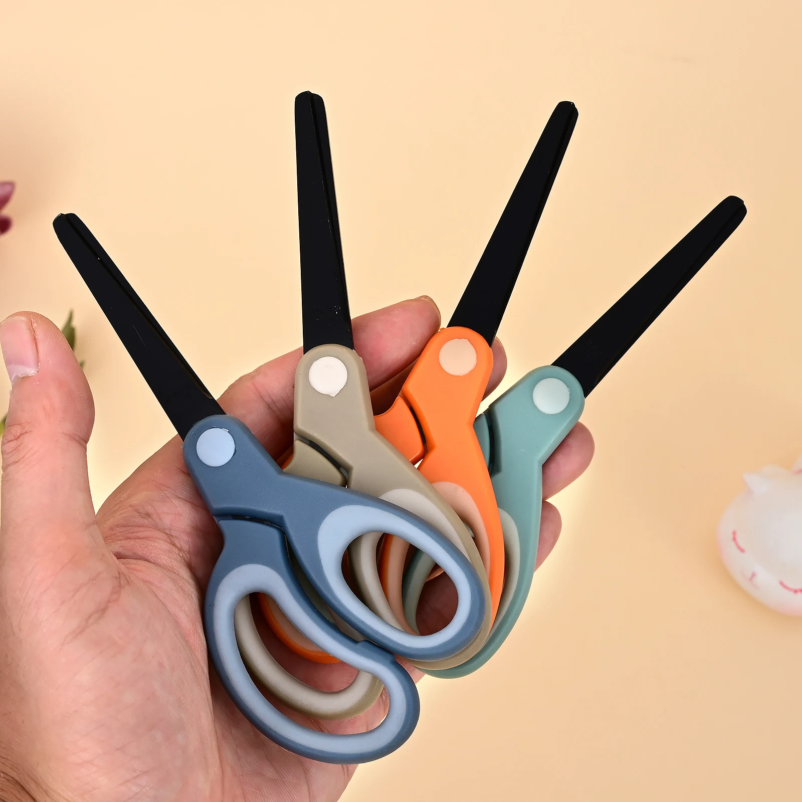 مقص من الفولاذ المقاوم للصدأ، شفرة من الفولاذ المقاوم للصدأ مقاومة للاهتراء، ليس من السهل لصقها، مقص متين للحياة اليدوية المنزلية